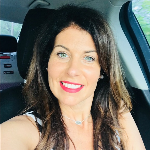 Meet your Posher, Leslie - Picture 1 of 2